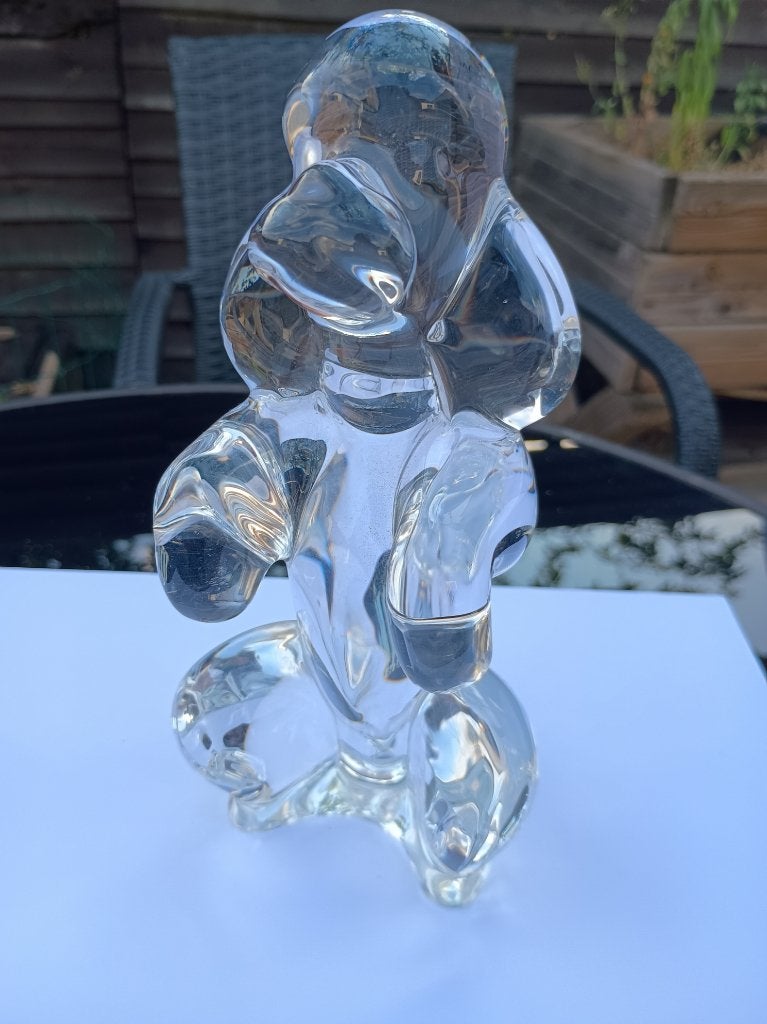 Statue caniche en verre, Enlèvement