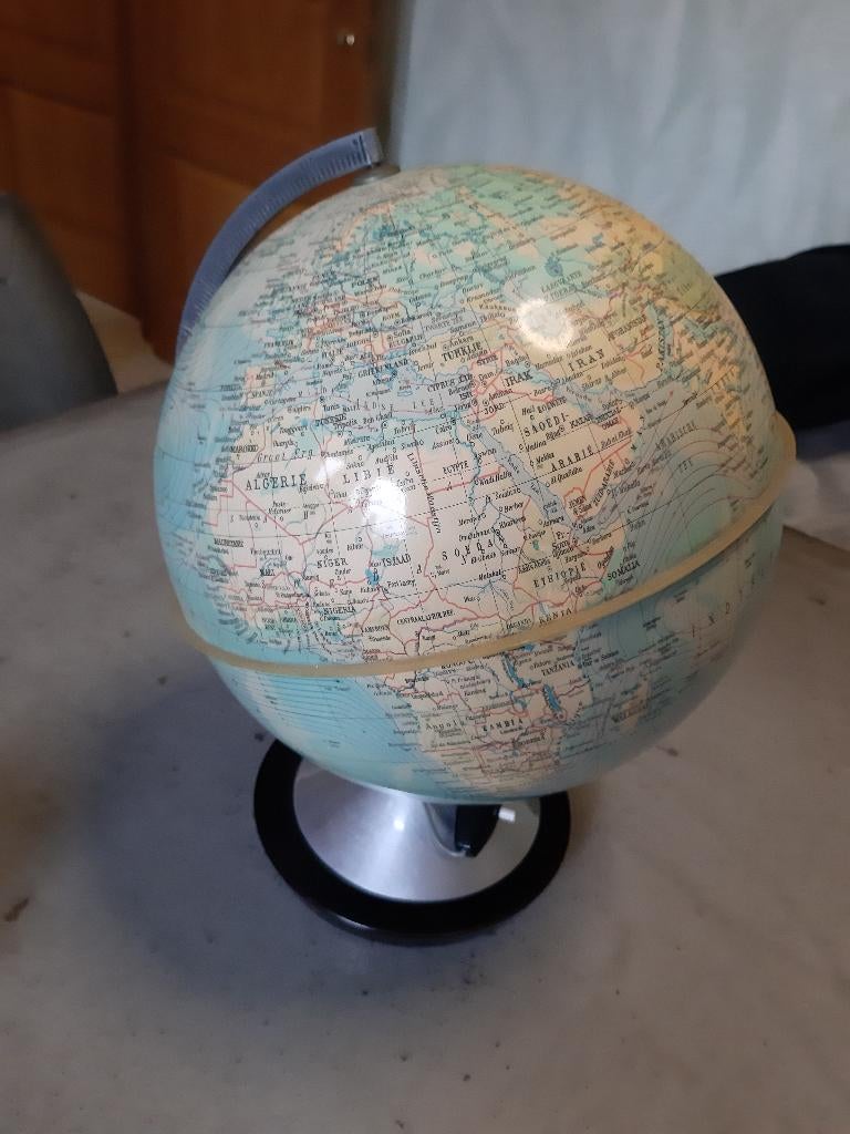 Globe illuminé de 1966, Maison & Meubles, Accessoires pour la Maison | Globes, Utilisé, Enlèvement