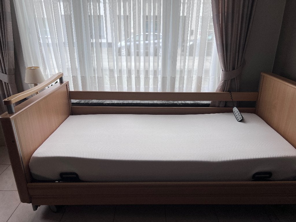 LUXE Burmeier Inovia Hoog-Laag Bed Verpleegbed + Matras, Ophalen, Verstelbaar, Eenpersoons, Beige