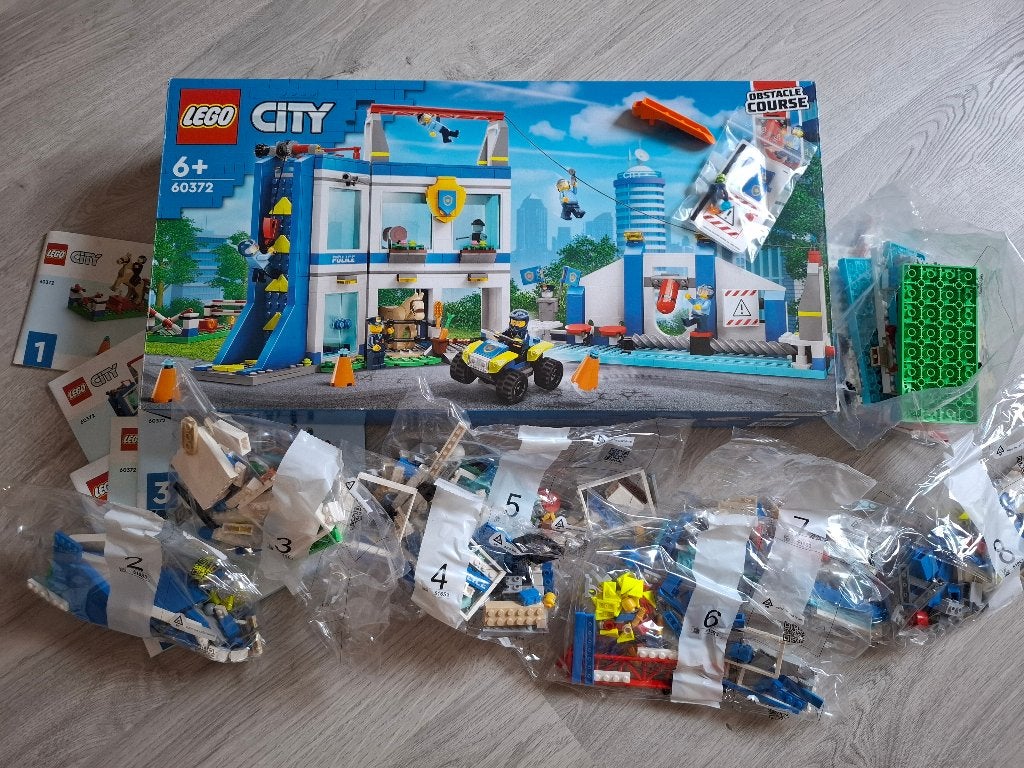LEGO City 60372 Académie de formation de la police, Enfants & Bébés, Jouets | Duplo & Lego, Neuf, Lego, Ensemble complet, Complet