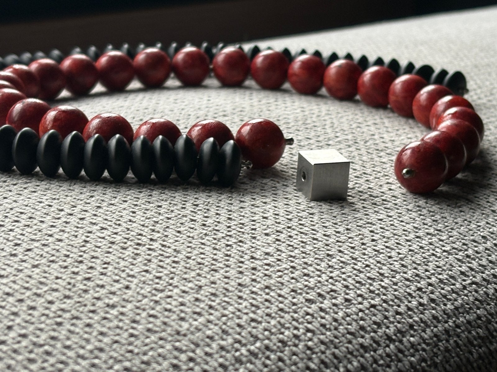 Colliers en corail et onyx – Fermoir interchangeable –m, Enlèvement ou Envoi, Comme neuf