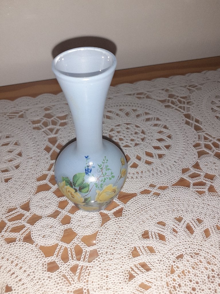 Vase en verre soufflé bleu avec fleurs jaunes, Antiquités & Art, Enlèvement