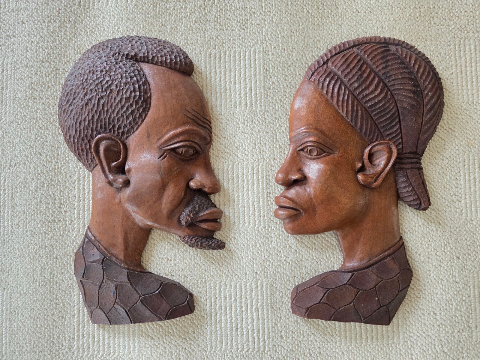2 décorations murales africaines, Antiquités & Art, 43 cm, Afrique, Brun, Décoration murale
