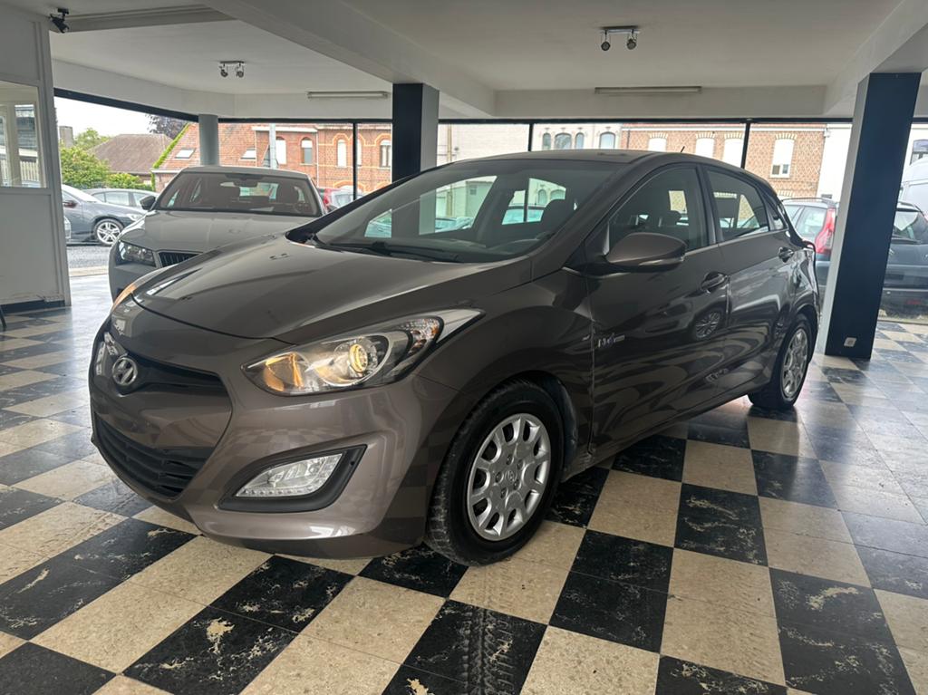 Hyundai i30 1.4 GDH  Blue drive Business Edition ISG, Auto's, Hyundai, Voorwielaandrijving, Euro 5, Stof, Zwart