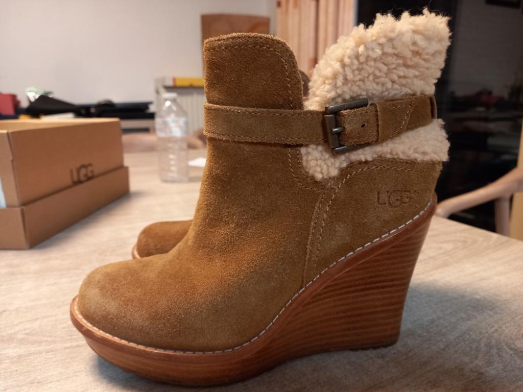 Bruine enkellaarsjes met sleehak UGG'S maat 37, Kleding | Dames, Schoenen, Ophalen