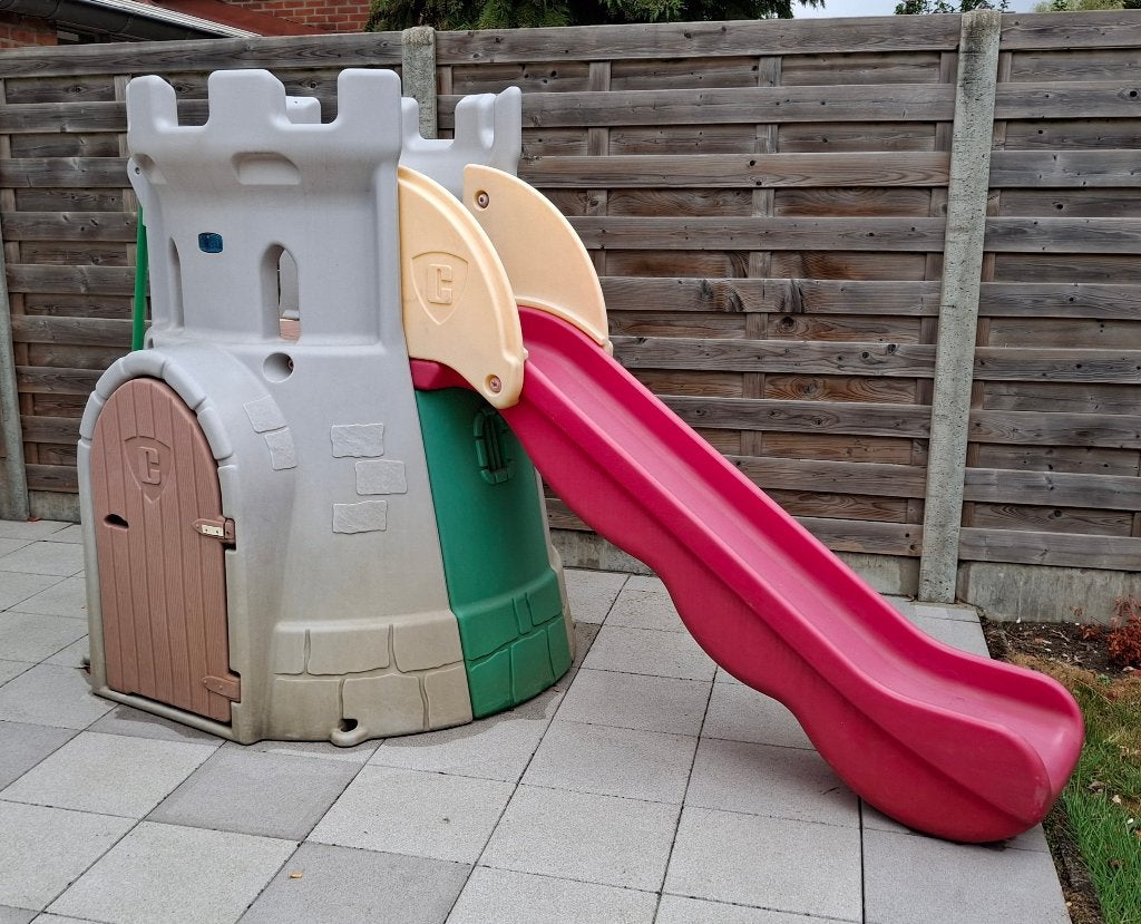 Chicco speelhuisje met glijbaan, Kinderen en Baby's, Speelgoed | Buiten | Speelhuisjes, Ophalen, Gebruikt, Plastic