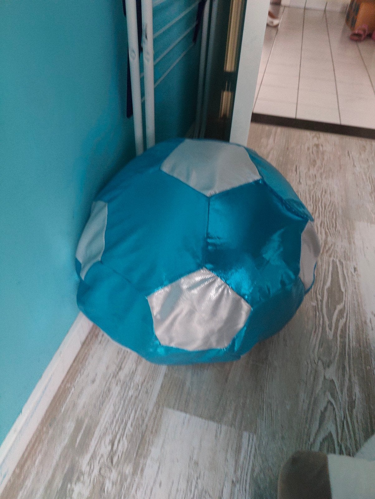 XL bal, Enlèvement