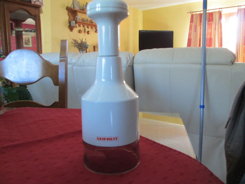 Hachoir manuel "LEIFHEIT" rotatif à poussoir, lame en inox., Neuf, Autres marques, Enlèvement, Blanc
