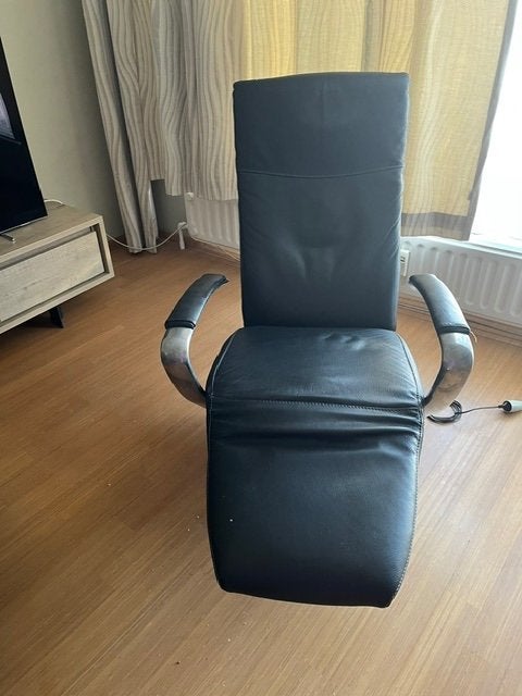 comfortabele elektrische relax zetel in leder, Huis en Inrichting, Ophalen, Gebruikt, Eenpersoons, Minder dan 75 cm