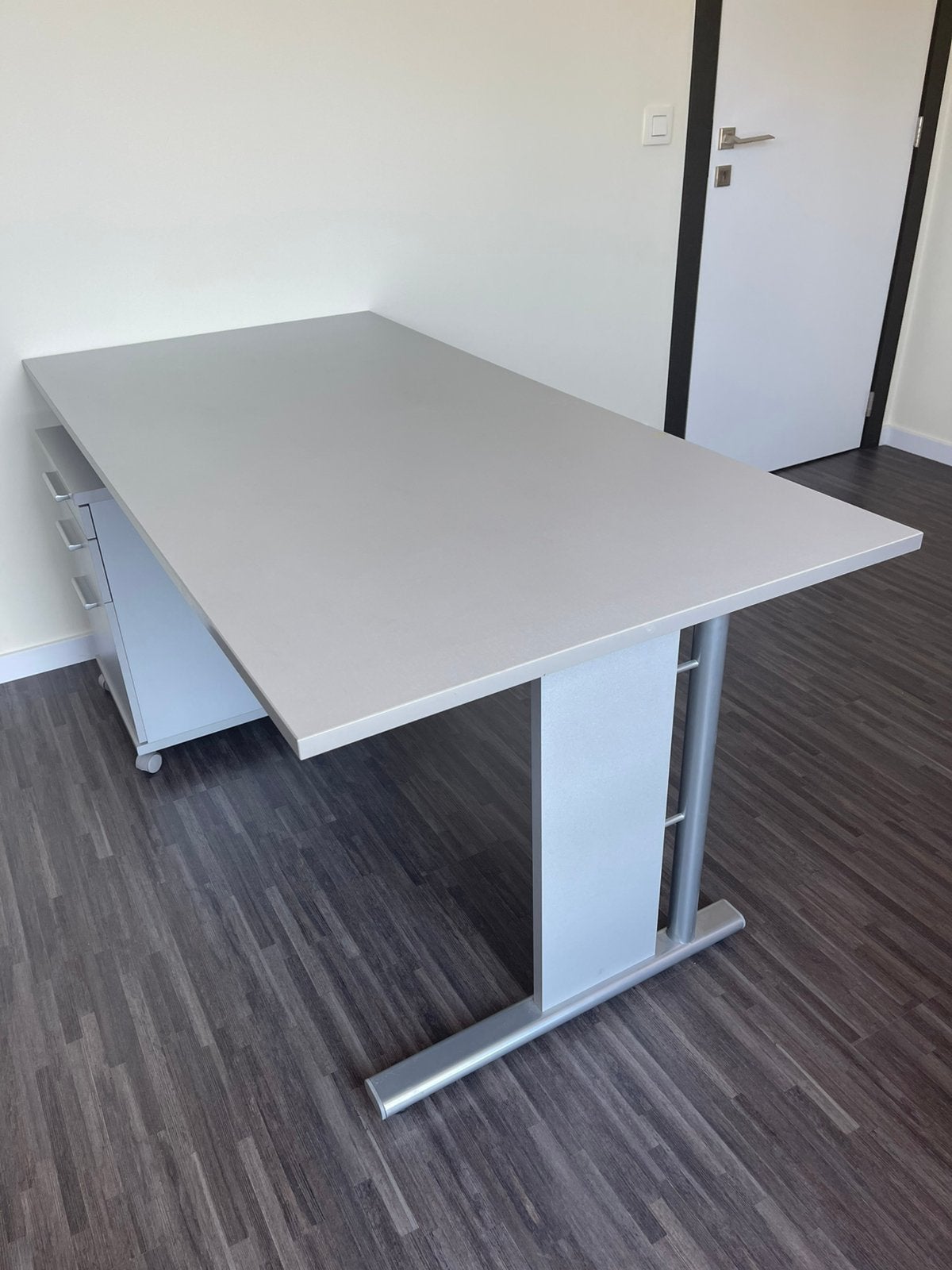 Bureau met ladenblok, + eventueel hangkasten en stoel, Huis en Inrichting, Ophalen, 160 cm, Zo goed als nieuw, Zilver