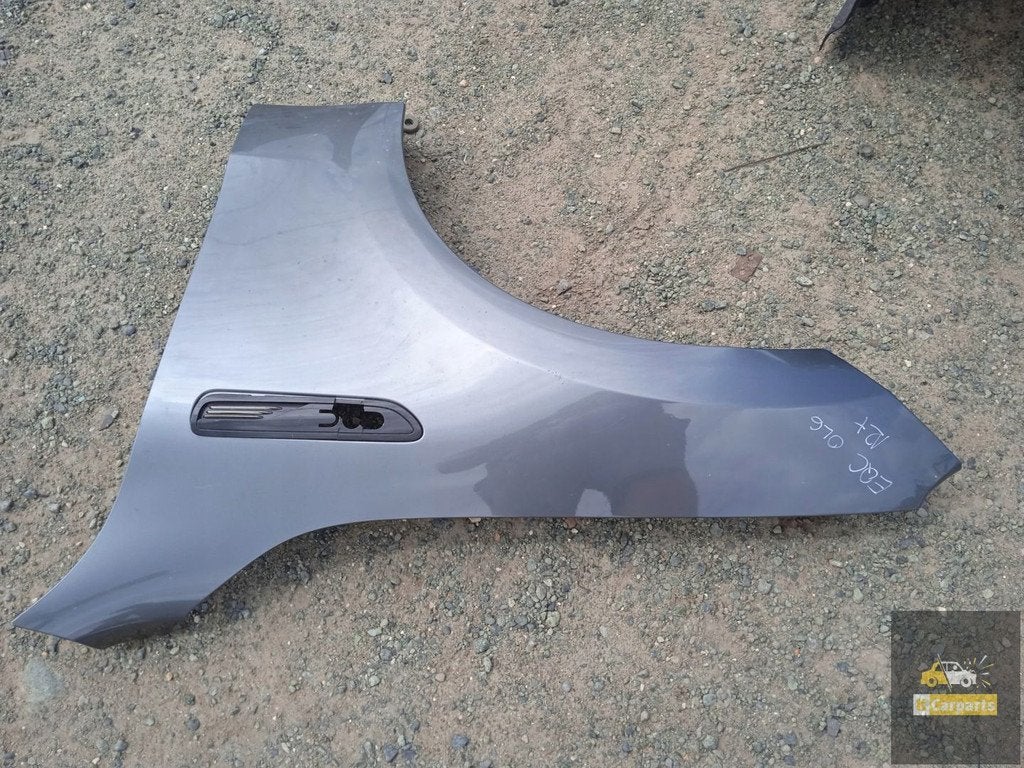Garde-boue avant gauche Mercedes EQC W293, Mercedes-Benz AG, Mercedes-Benz, Utilisé, Mercedesstrasse 120
70372  Stuttgart, DE