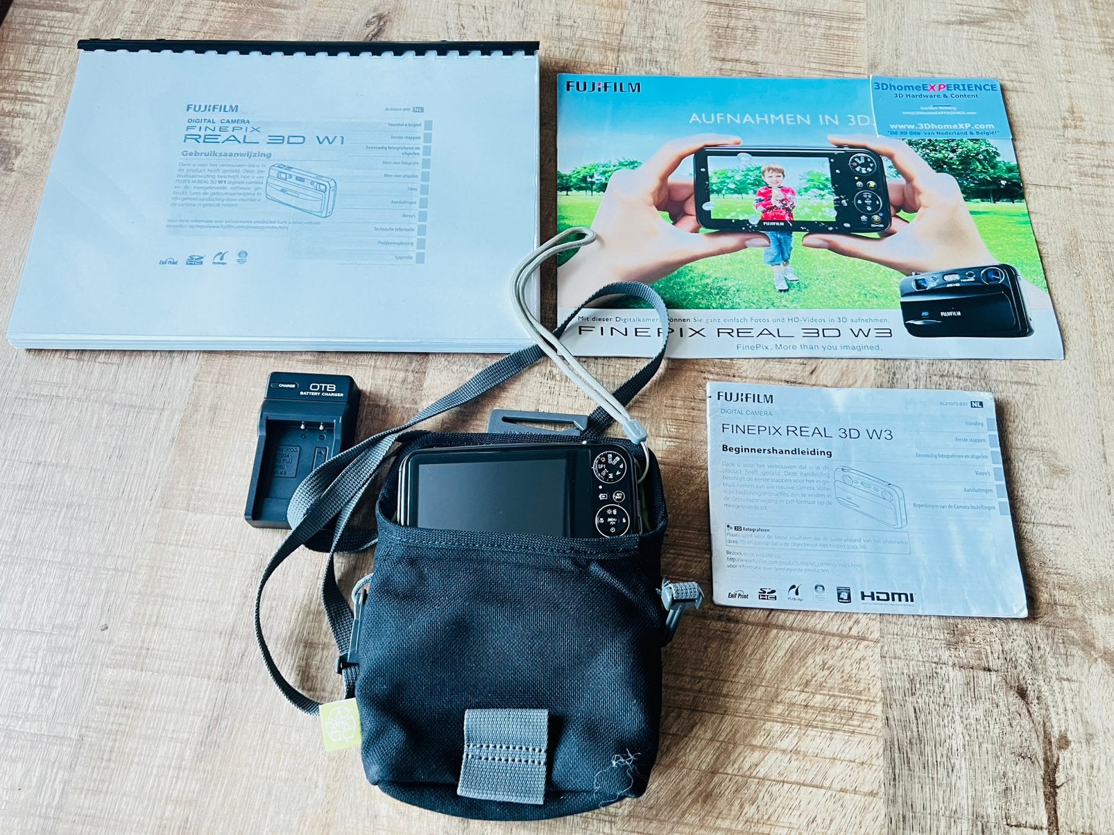 Fujifilm FinePix REAL 3D W3 Digitale Camera met Accessoires, Ophalen of Verzenden, Zo goed als nieuw