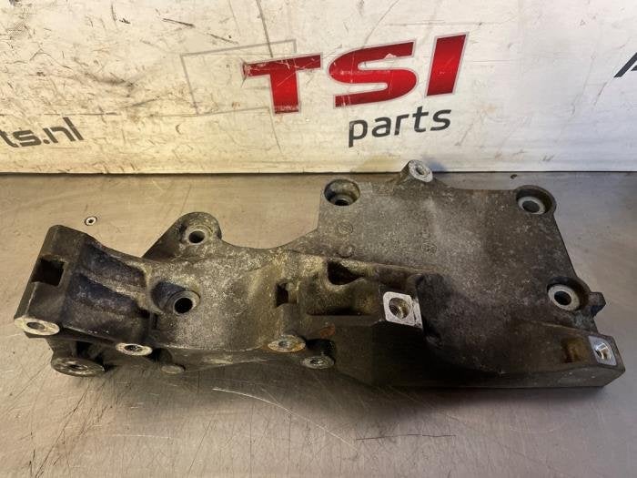 Dynamosteun boven van een Volkswagen Golf, Auto-onderdelen, Gebruikt, -, Volkswagen, -