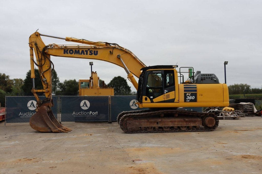 Vente aux enchères : Excavatrices et chargeuses sur pneus, Enlèvement, Excavatrice