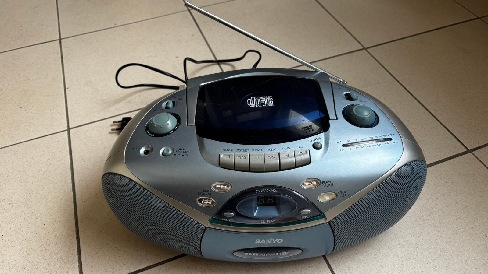 Draagbare radio met cd-speler, Ophalen, Zo goed als nieuw, Radio, Met cd-speler