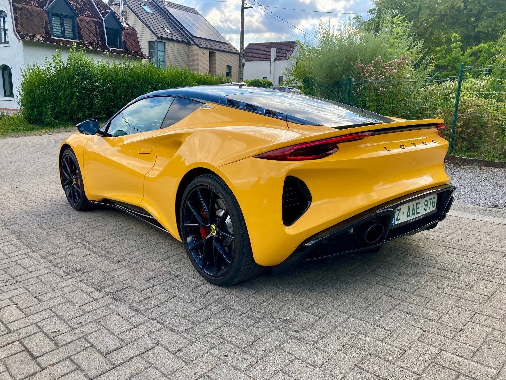 Lotus Emira 3.5 v6 eerste editie, 6000 km, 1 jaar garantie, Auto's, Dealer onderhouden, Alcantara, Geel, Bedrijf