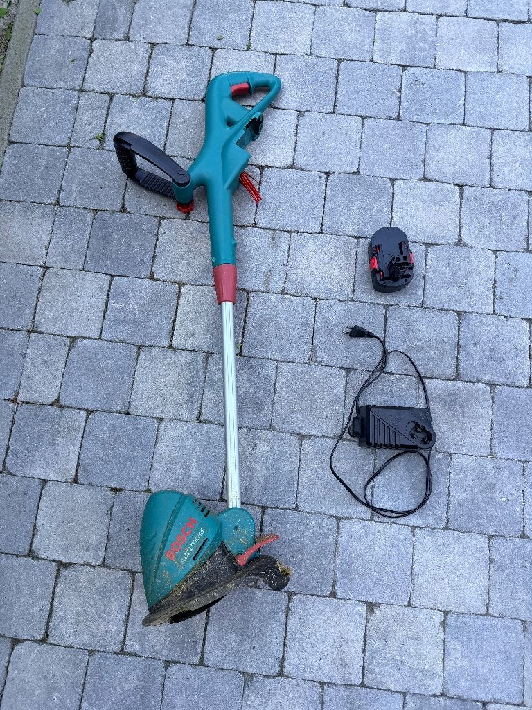 Coupe-bordures Bosch ACCUTRIM, Enlèvement, Utilisé, 10 à 30 cm, Batterie