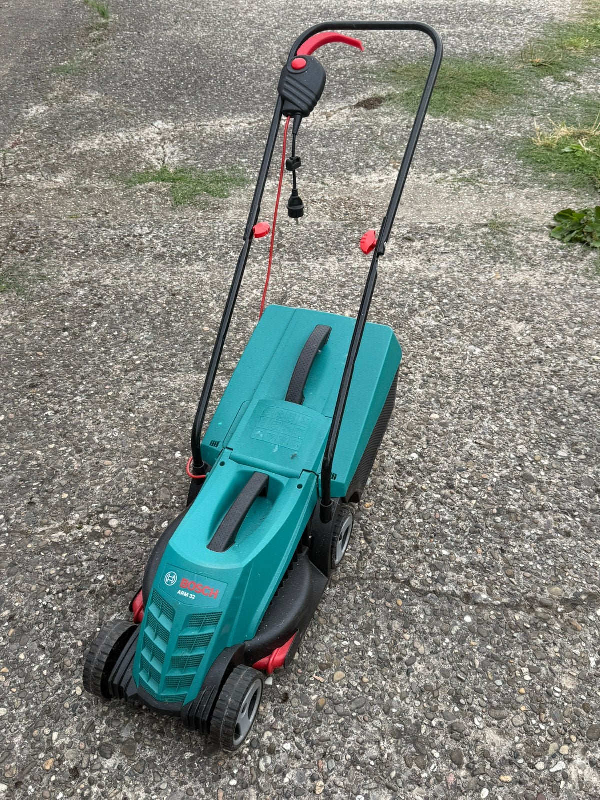 Bosch Grasmaaier arm32, Tuin en Terras, Grasmaaiers, Ophalen, Zo goed als nieuw