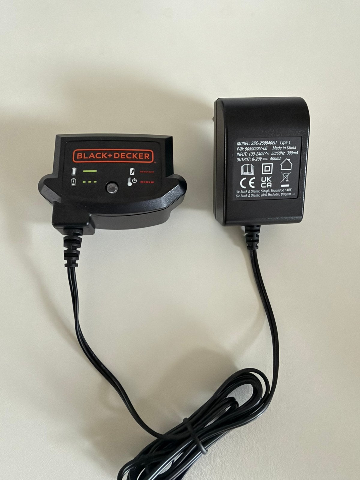 Chargeur batterie Black + Decker Charger outils électriques, Neuf