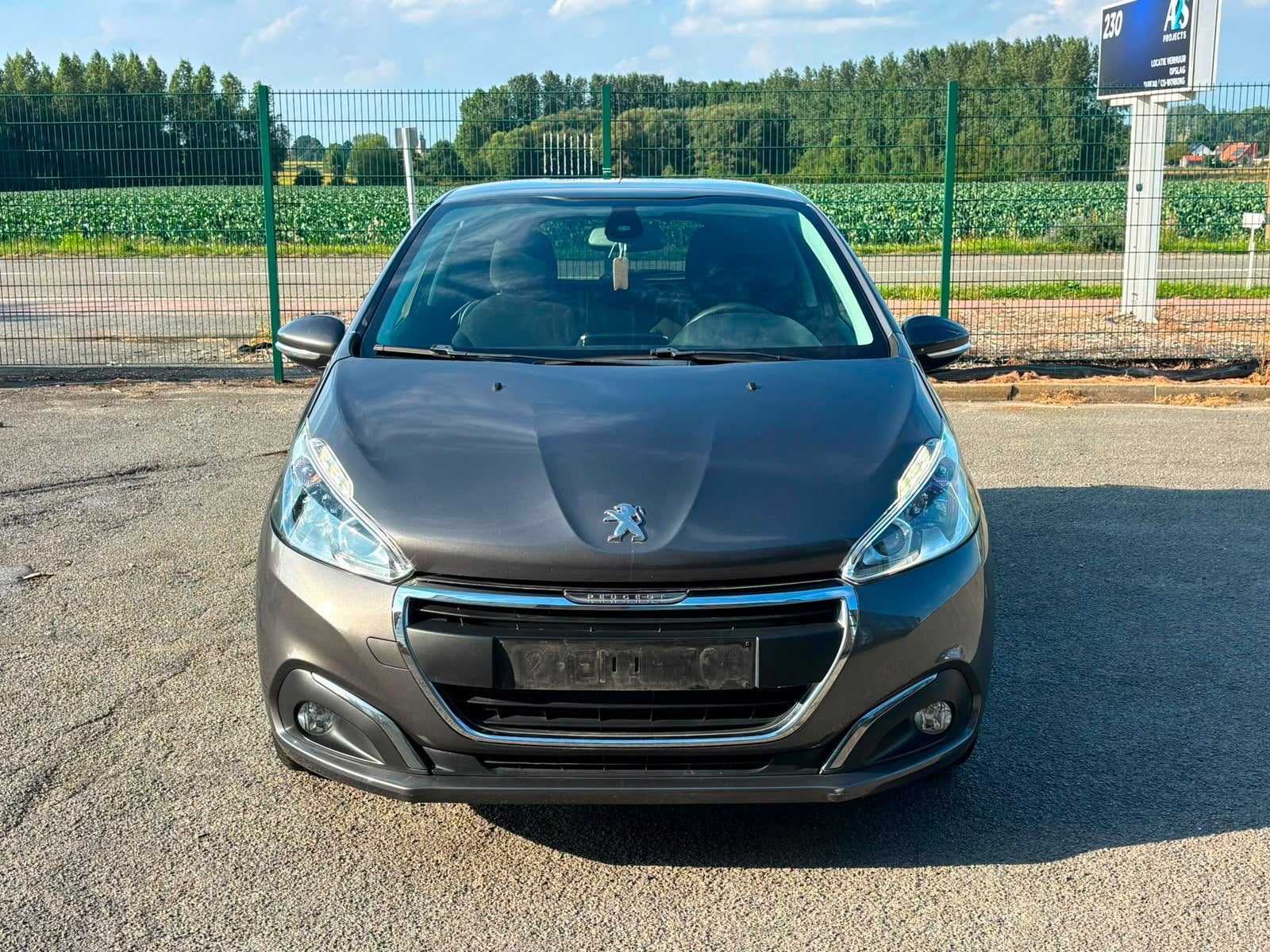 Peugeot 208 1.2 essence boite automatique airco gps euro 6b, Autos, Peugeot, Argent ou Gris, Achat, Euro 6, Entreprise