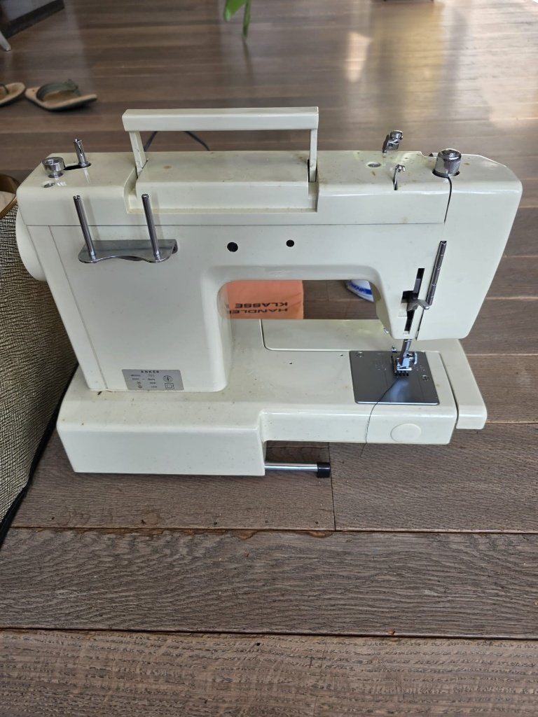 Vintage Anker 701 naaimachine met voetpedaal en koffer, Hobby en Vrije tijd, Naaimachines en Toebehoren, Ophalen of Verzenden