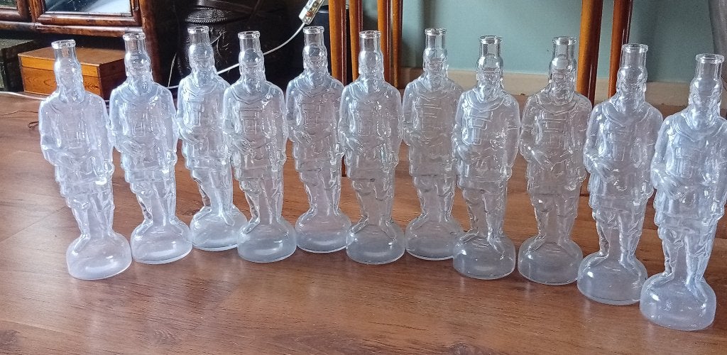 Rare série de 10 bouteilles anthropomorphes Legras, Ophalen