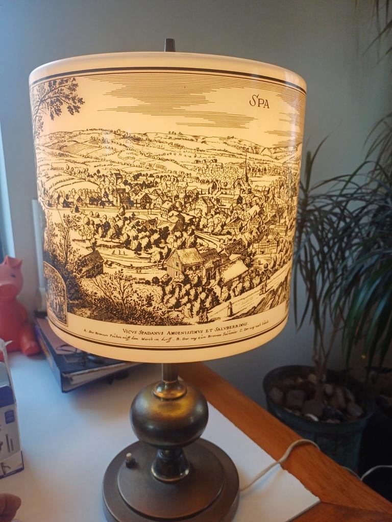 Lampe en opaline.
