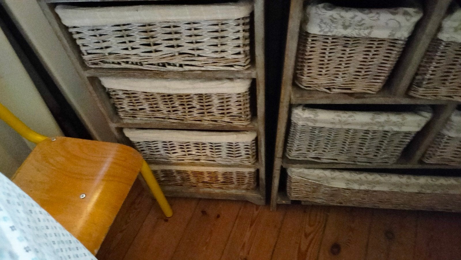 Kleine lichte meubels met manden, Huis en Inrichting, Ophalen