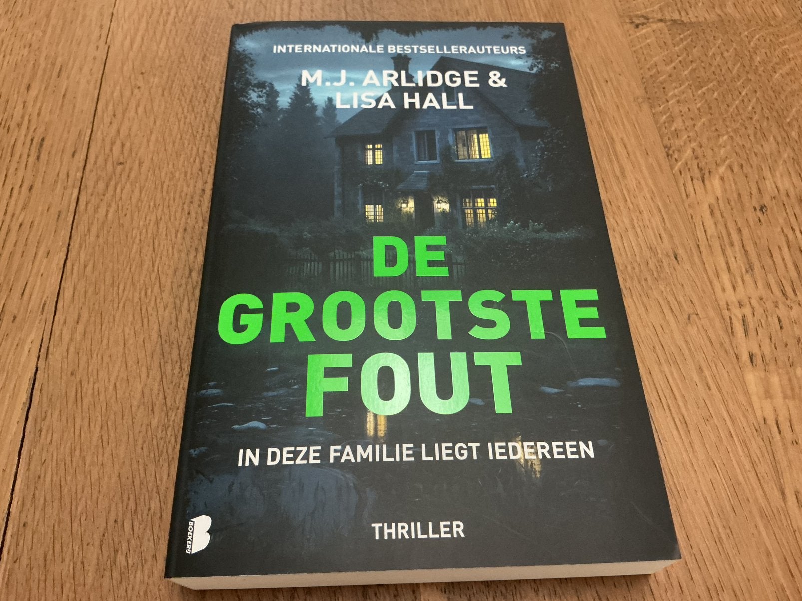 M.J. Arlidge - De grootste fout, Ophalen, Zo goed als nieuw, M.J. Arlidge; Lisa Hall