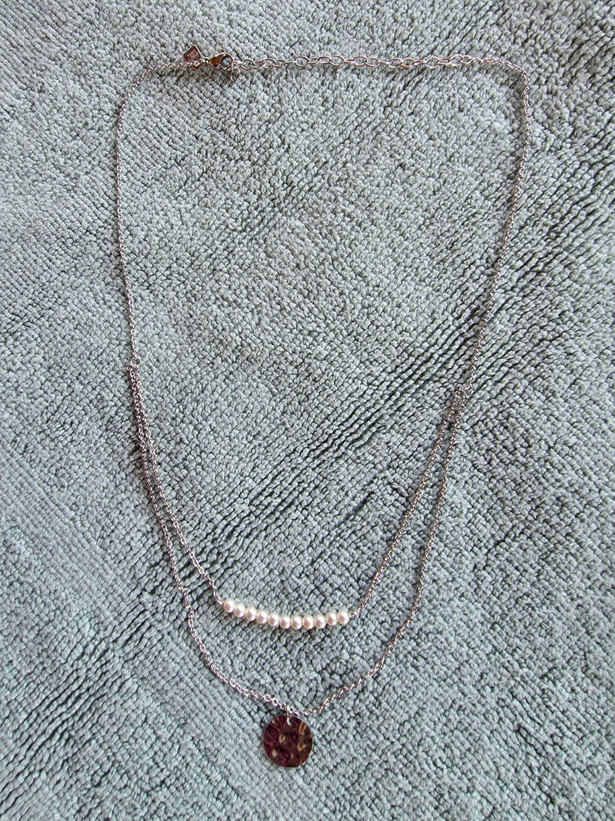 Collier Victoria, Enlèvement, Comme neuf