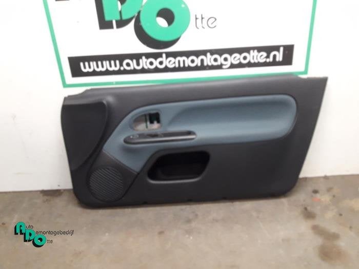 Revêtement portière 2portes droite d'un Renault Clio (Clio, Renault, -, 3 mois de garantie, Utilisé