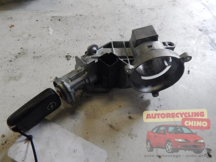 Kontaktslot + Sleutel van een Opel Corsa, Gebruikt, -, -, Opel