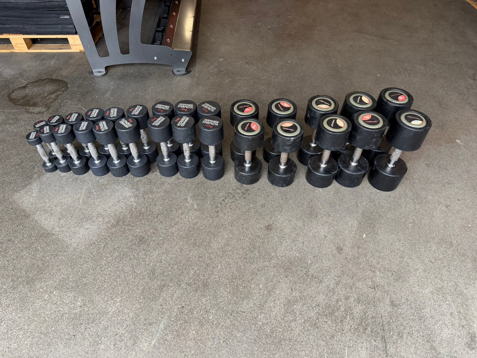 Vaste Rubberen Dumbells 2kg t/m 22kg, Sport en Fitness, Ophalen, Gebruikt, Dumbbell