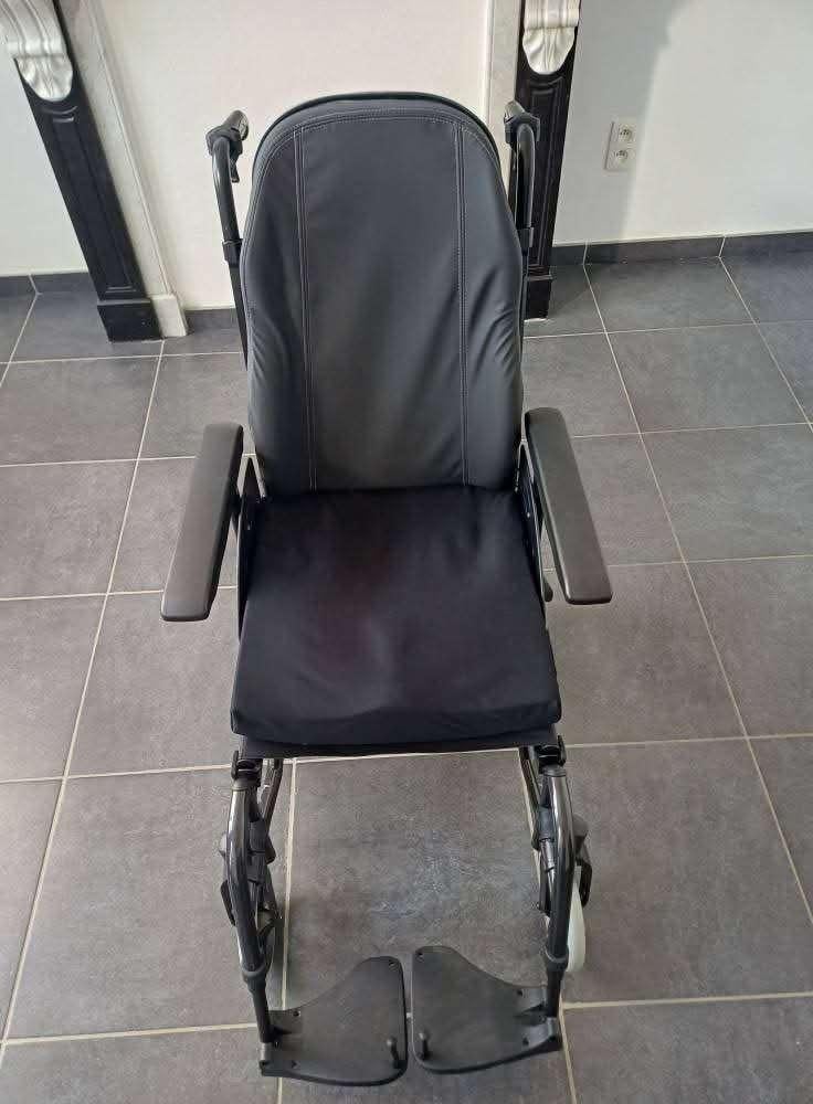 Chaise roulante, Divers, Chaises roulantes, Utilisé, Fauteuil roulant à pousser, Enlèvement