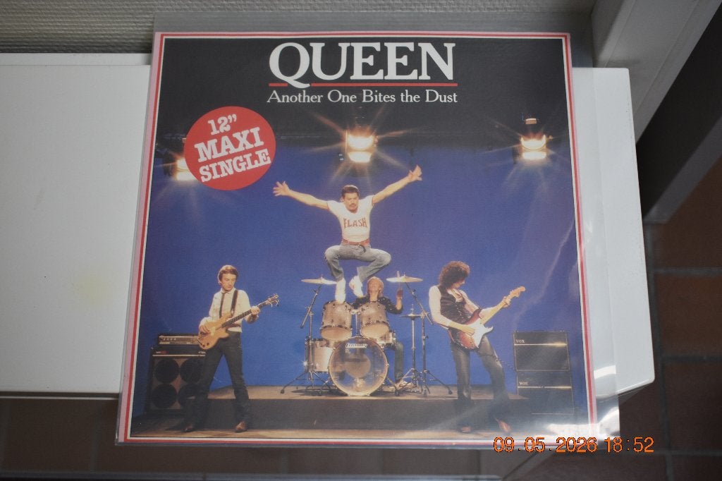 2 LP's : "Queen", Beschermende buitenhoes, Ophalen of Verzenden, Gebruikt, Poprock