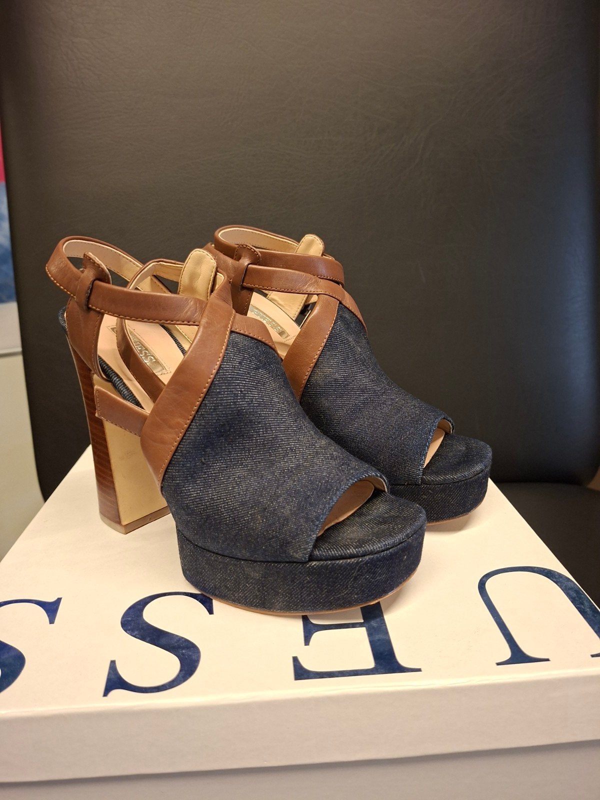 Guess damessandalen jeansblauw met gesp - maat 38, Guess, Blauw, Ophalen of Verzenden, Zo goed als nieuw