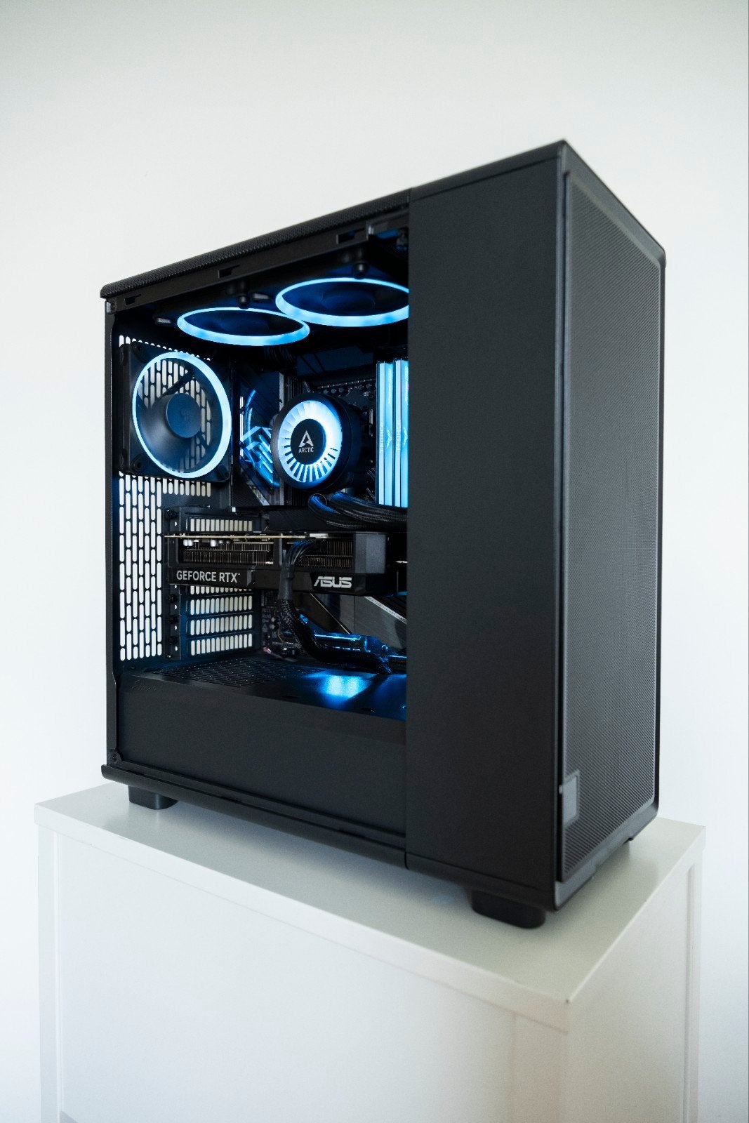 High End Gaming PC, Ryzen 7 9800X3D / RTX 5070 / 32GB DDR5, 32 GB, Custom Build, Comme neuf, 4 Ghz ou plus