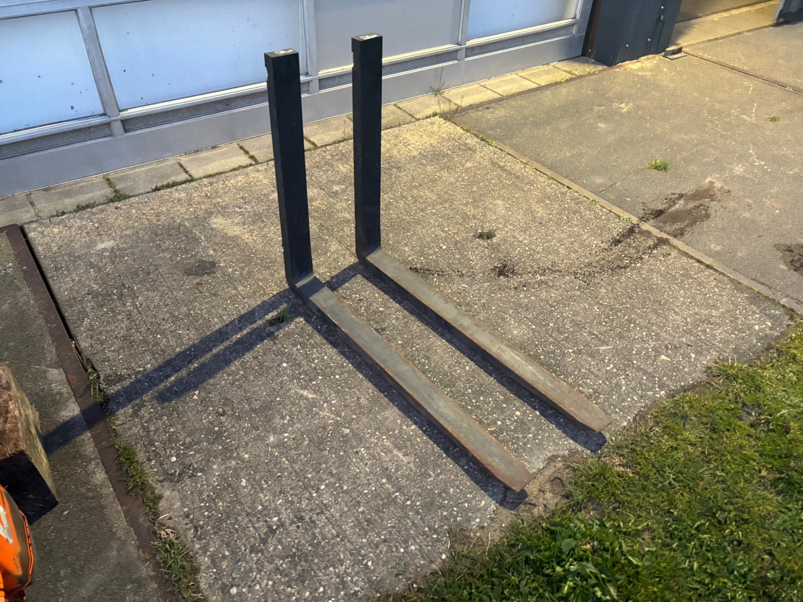Nieuwe set palletlepels, Ophalen