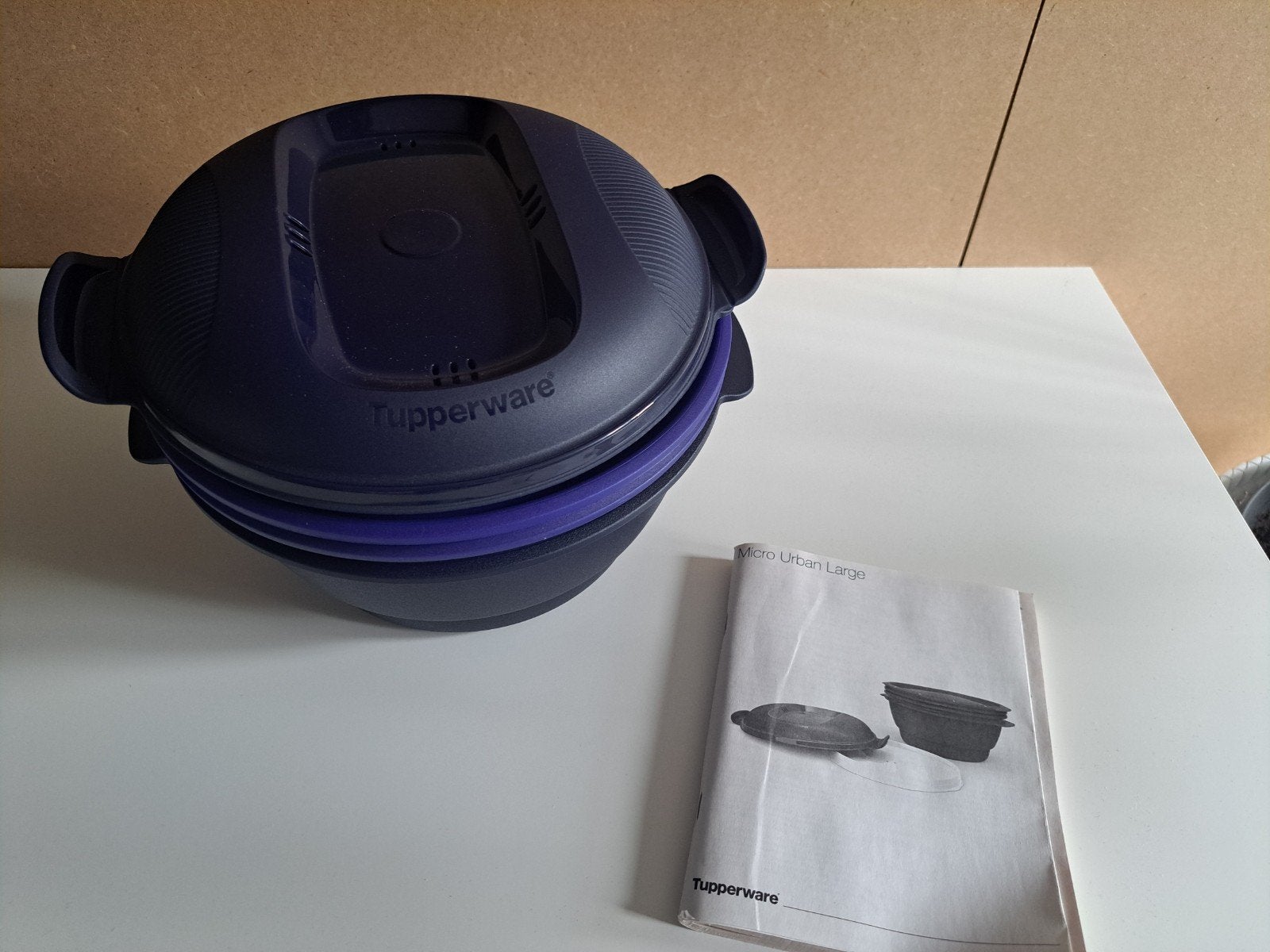 Famille Tupperware Micro Urban, Enlèvement
