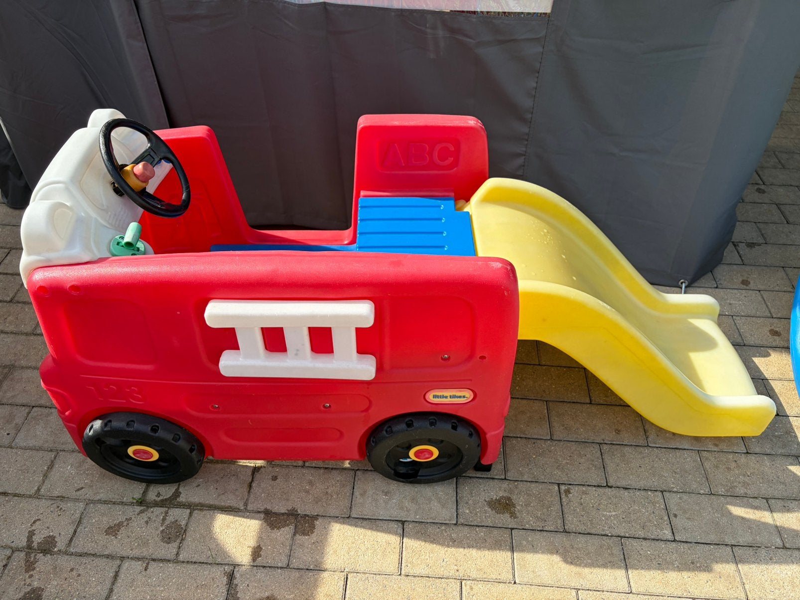 Little tikes brandweerwagen met glijbaan, Kinderen en Baby's, Ophalen, Zo goed als nieuw, Glijbaan