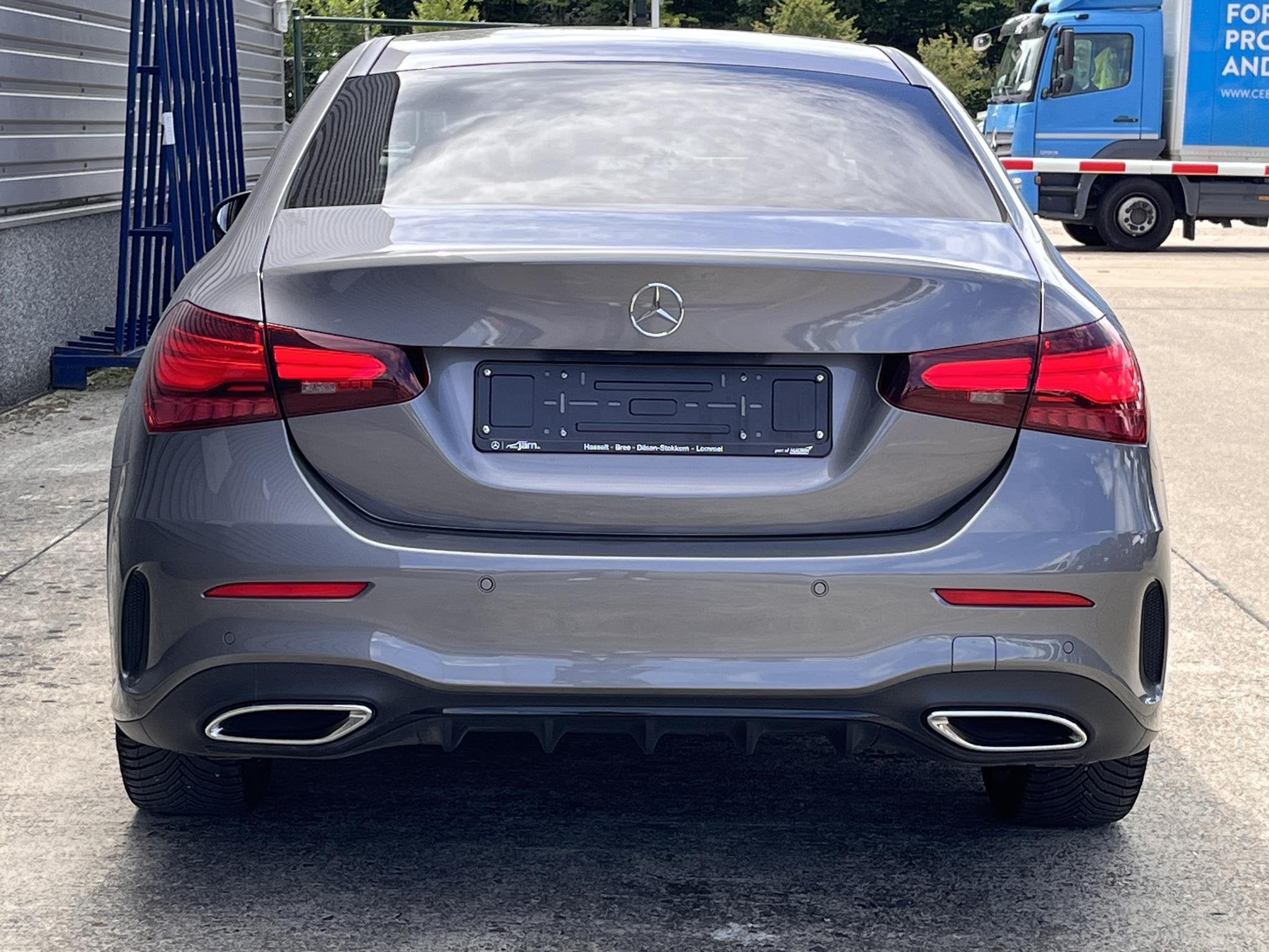 Mercedes-Benz A-Klasse Limousine 180 d AMG/Pano, Auto's, 4 deurs, Stof, Gebruikt, 4 cilinders