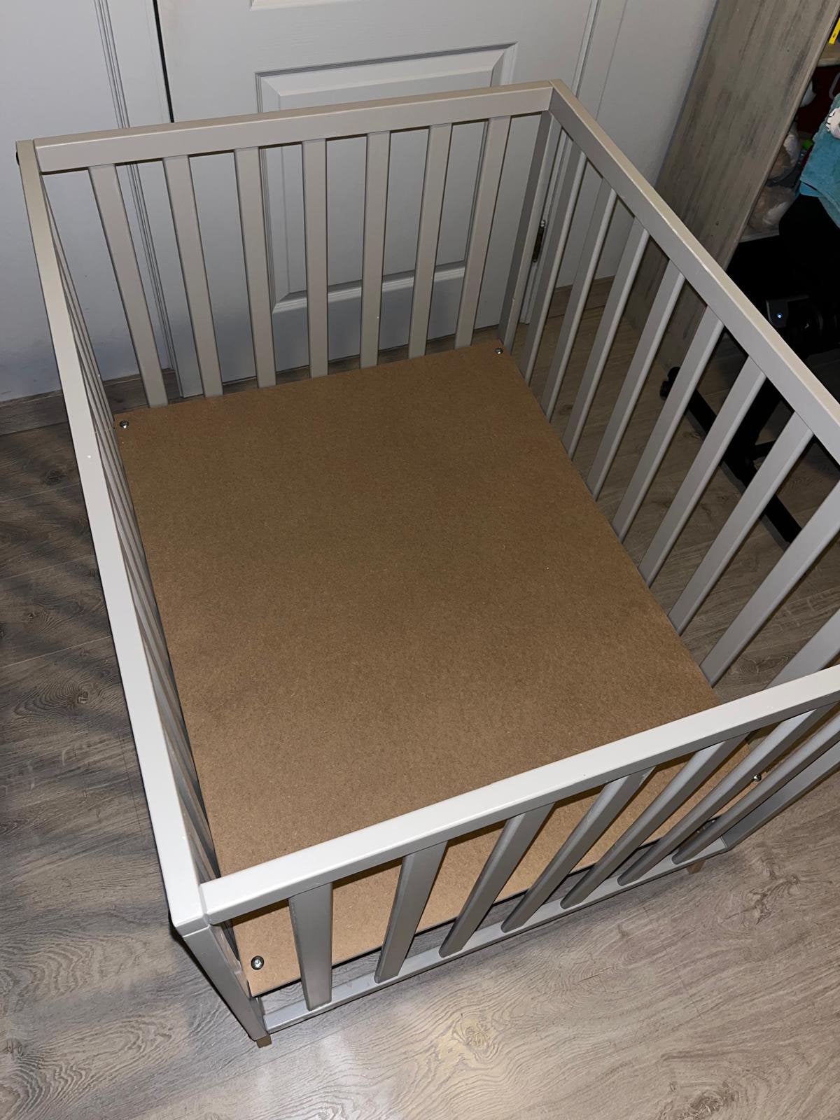 Baby bed + white mattress, Huis en Inrichting, Slaapkamer | Waterbedden, Ophalen, Gebruikt