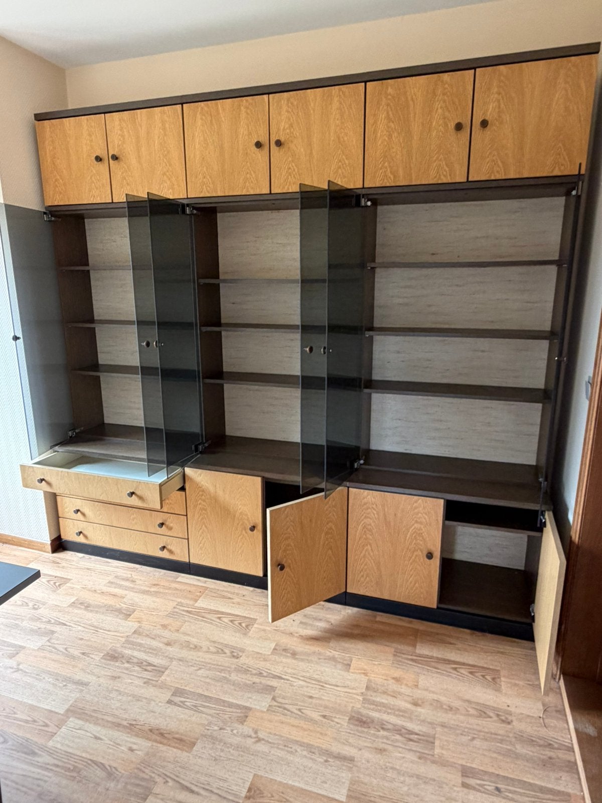 Ruime bureaukast met glas, Huis en Inrichting, Kasten | Vitrinekasten, Ophalen, Zo goed als nieuw, Glas
