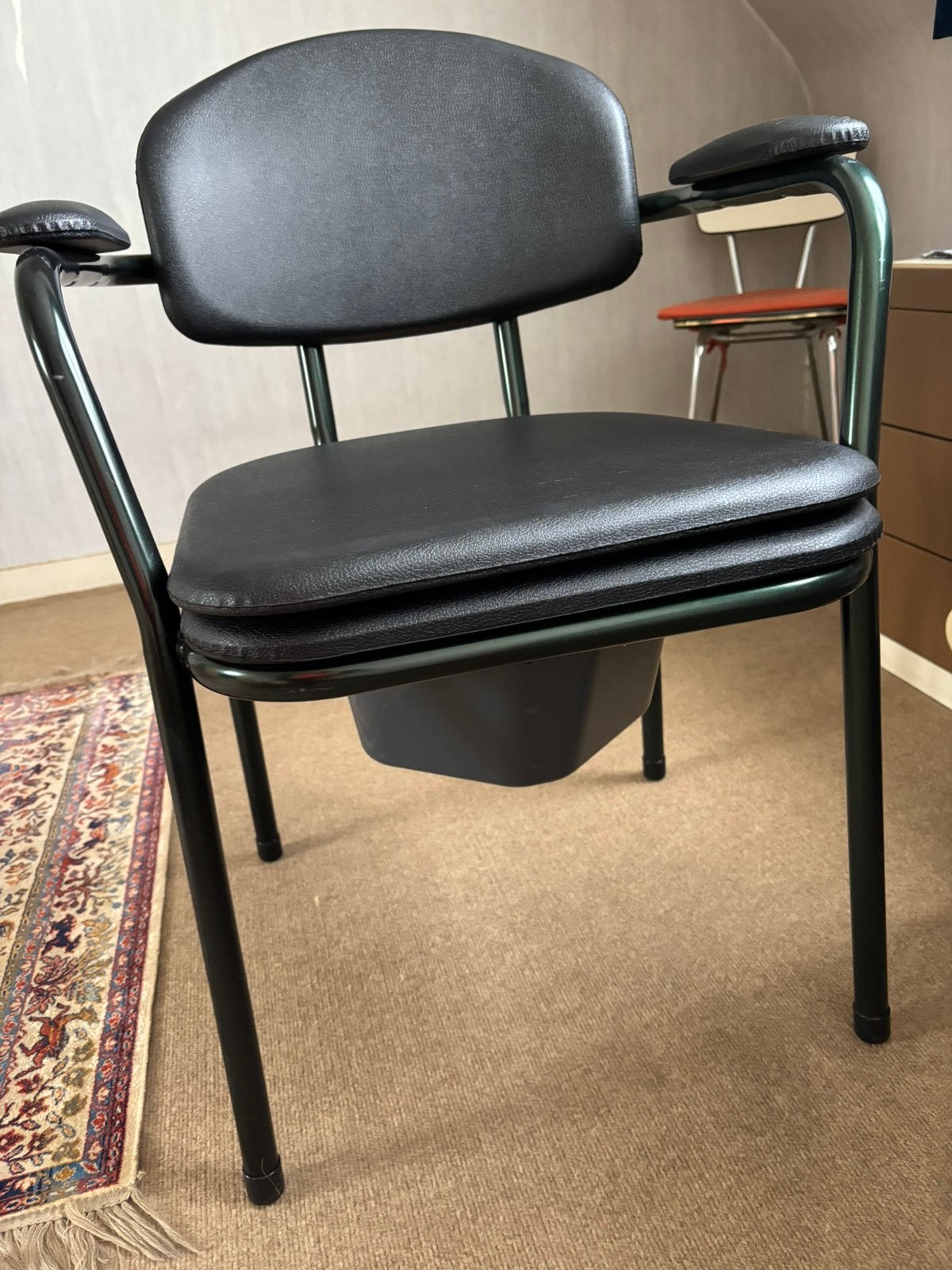 Toiletstoel, Ophalen, Zo goed als nieuw, Zwart, Toilet-accessoire