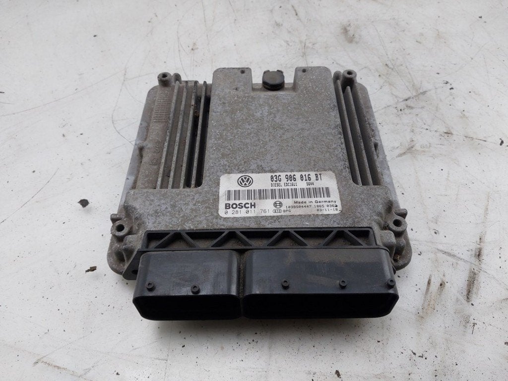 CALCULATEUR MOTEUR ECU Volkswagen Touran (1T1 / T2), Autos : Pièces & Accessoires, Robert Bosch AG, Volkswagen, Utilisé, Robert-Bosch-Allee 1
74232  Abstatt, DE