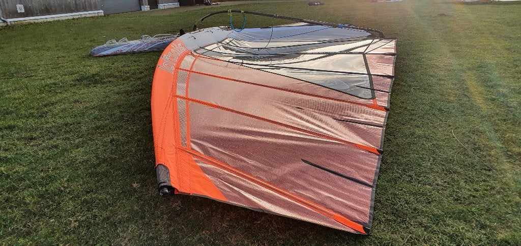 Raceboardzeil Loft Sails 9,5, 8 m² ou plus, Comme neuf, Enlèvement, Avec sac de transport