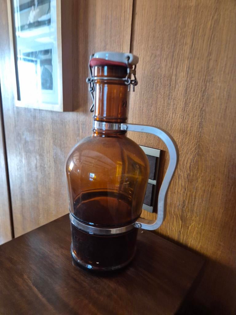 Oude bierfles vintage stokerij, Ophalen