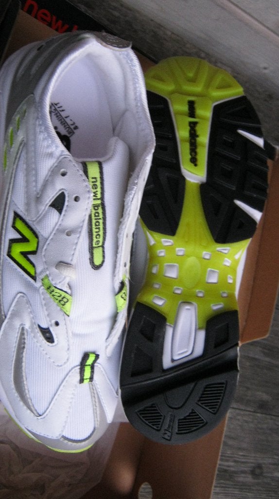 chaussures de course New Ballance M8285W, Sports & Fitness, Neuf, Autres marques, Course à pied, Enlèvement ou Envoi