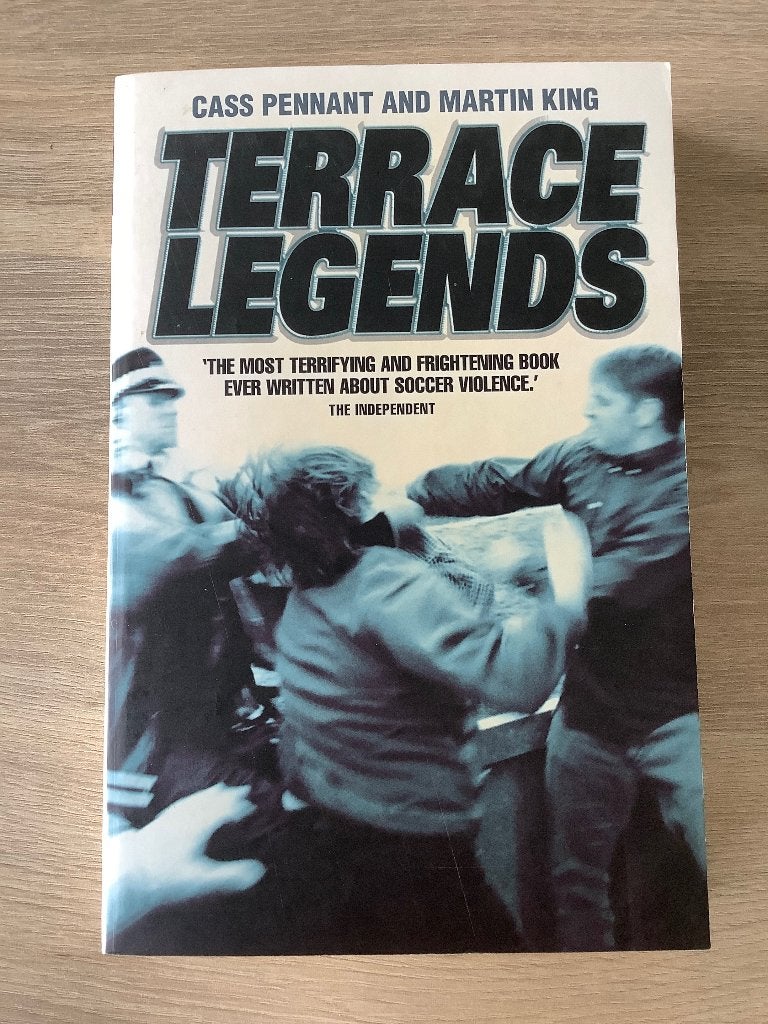 Hooliganboek - Terrace Legends - Cass Pennant, Cass Pennant, Sport de ballon, Enlèvement ou Envoi, Comme neuf