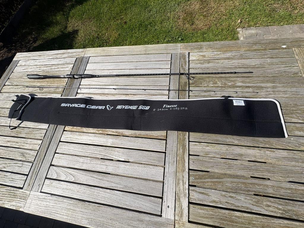 SAVAGE GEAR  Revenge SG8 Finesse 243cm 4/18g, Sports nautiques & Bateaux, Pêche à la ligne | Poissons prédateurs, Enlèvement ou Envoi
